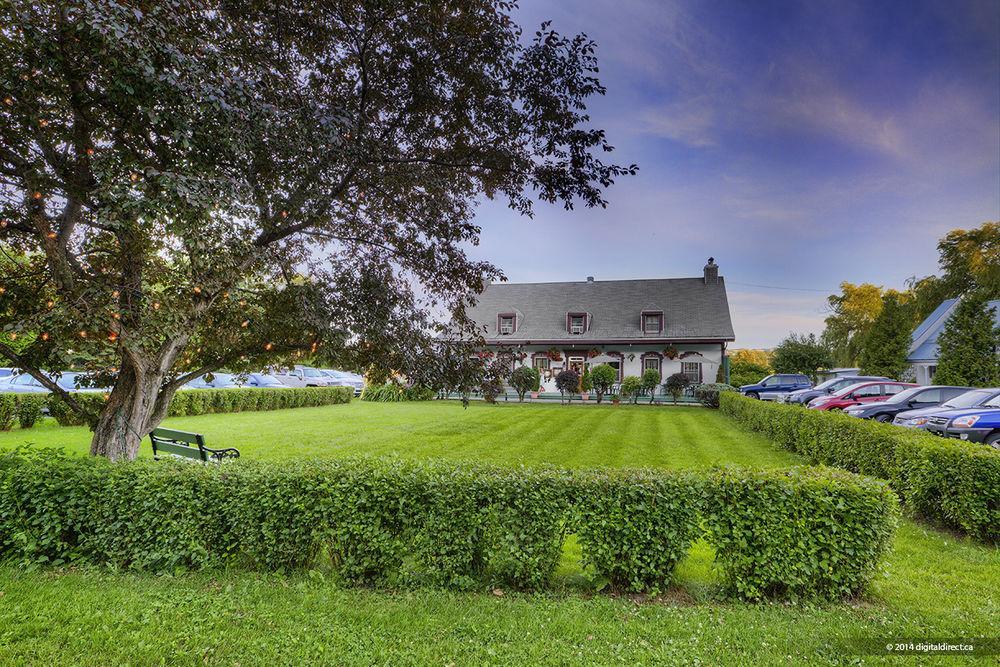 Auberge Baker Chateau Richer Exterior photo