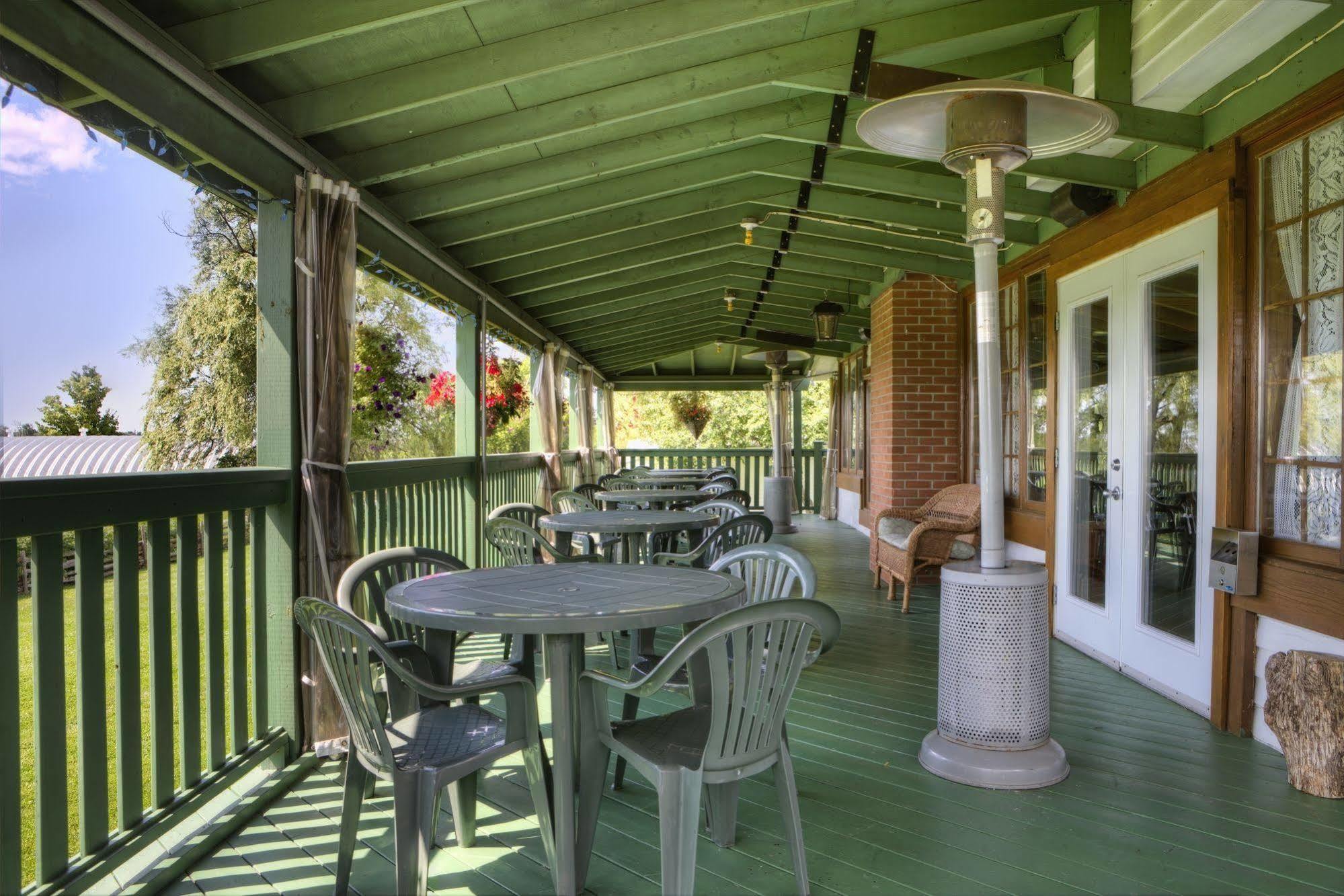 Auberge Baker Chateau Richer Exterior photo